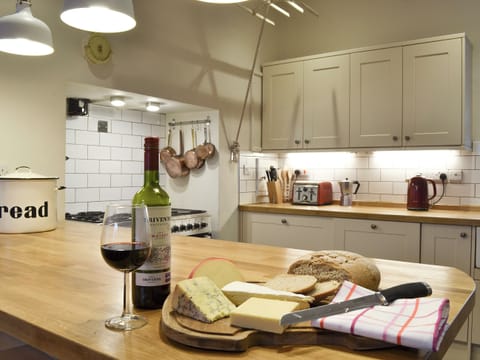Well-equipped fitted kitchen | Tyllwyd Farmhouse, Capel Bangor, near Aberystwyth