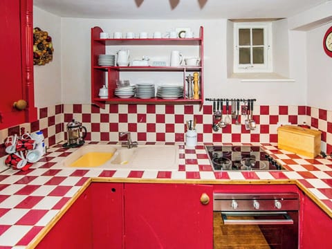 Charming kitchen | The Bittern - Blakeney Quayside Cottages, Blakeney, near Holt