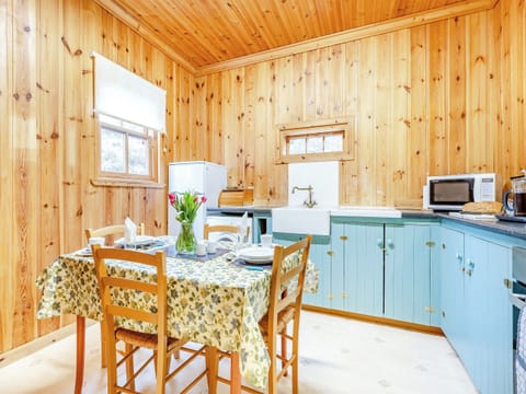 Kitchen/diner | Stuffers Cottage, Braemar