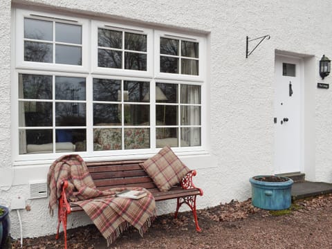 Sitting out area at front of property | Edenwoodend Cottage, Cupar, near St. Andrews