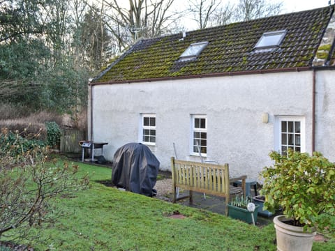 Exterior and garden | Edenwoodend Cottage, Cupar, near St. Andrews