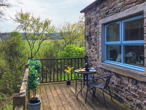 Sitting-out-area | Heathfield, Denholm