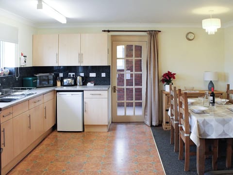 Well-equipped fitted kitchen | Tom Putt - The Old Kennels Holidays, Ledbury