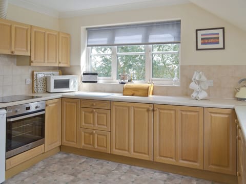 Well-equipped fitted kitchen | Tamar View, Cargreen Village, near Plymouth