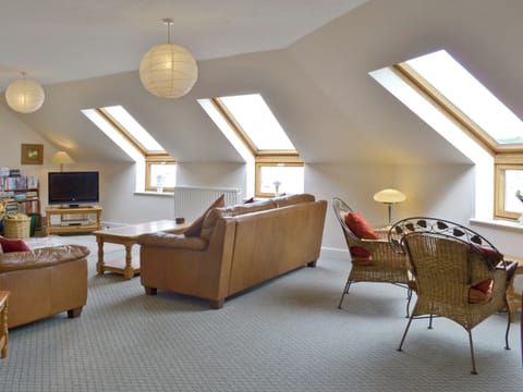 Light and airy seating areas in living and dining room | Tamar View, Cargreen Village, near Plymouth