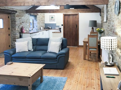 Living area | Green Farm Cottages - The Old Cow Shed - Green Farm Holiday Cottages, Cutthorpe, near Chesterfield