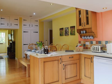 Spacious kitchen/ dining area | Grace&rsquo;s Cottage - Invertrossachs Estate Cottages, Invertrossachs, near Callander