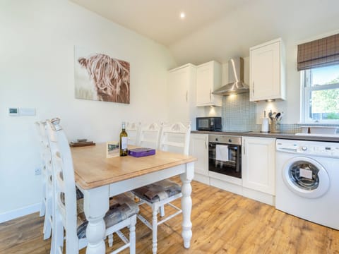 Kitchen/diner | The Old Dairy - Bedborough Farm Cottages, Wimborne