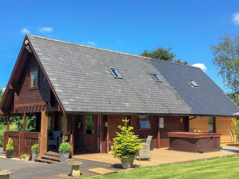 Wonderful holiday property with private hot tub | Quarry Lodge, Munsley, near Ledbury