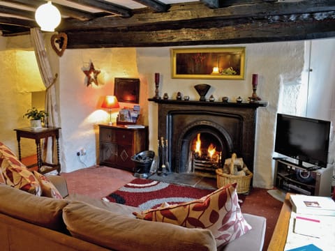 Living Room/Bedroom | Barker Knott Cottage, Windermere