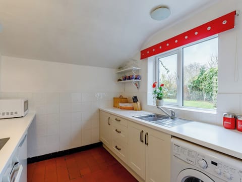 Kitchen | Hall Farm Bungalow, Shirley, Ashbourne
