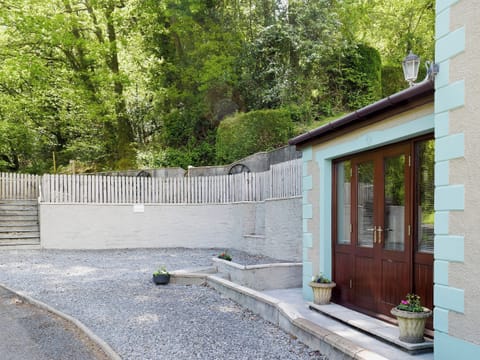 Gravelled garden | Yr Efail Argoed, Llanddowror, near Laugharne