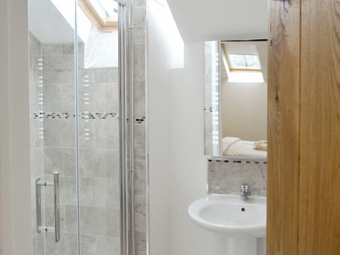 En-suite | The Old Engine House - Bridge Farm, Drimpton, near Beaminster