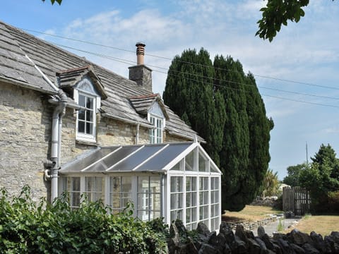 Sunny holiday cottage | Haycraft Cottage, Harmans Cross, near Swanage