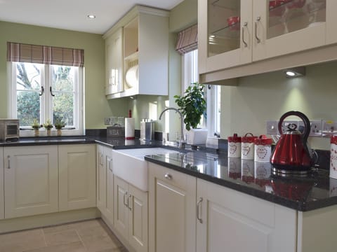 Well-equipped fitted kitchen | Fountain Hill, Eglwyswrw, near Cardigan