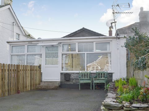 Exterior | This ’n’ That, Tintagel