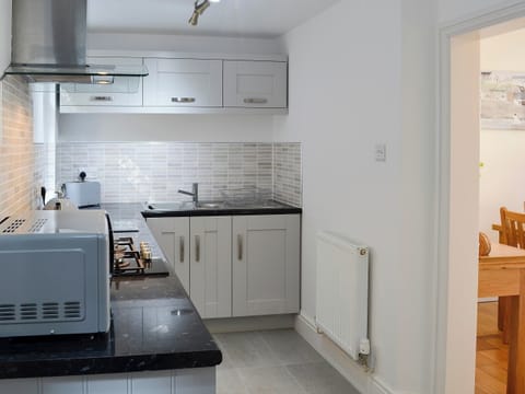 Well-equipped contemporary kitchen | Llwynon Cottage, Llandudno