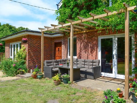 Tranquil sitting out area | Oakdene Lodge, Wimborne