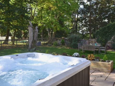 Hot tub | Bailey Cottage, Three Cocks, nr. Hay-on-Wye