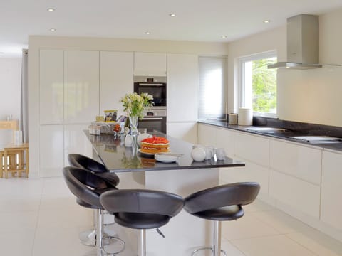 Spacious modern kitchen | Honey Pippin - Horselake Farm Cottages, Cheriton Bishop