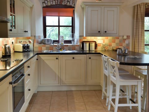 Kitchen and dining area | Goose Cottage - Quinceborough Farm, Widemouth Bay, near Bude