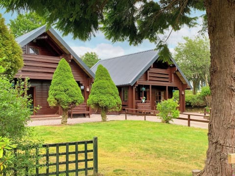 Exterior | Dontra Log Chalet 2 - Dontra Log Chalets, Banavie, near Fort William