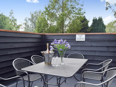 Sitting out area | Derby’s Loft, Beccles, near Gillingham