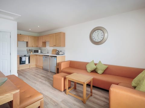 Convenient open-plan design | Greylag Goose - The Riverviews, Wroxham, near Norwich