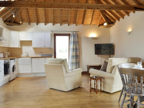 Characterful open-plan living space - Attached cottage | Barley Edge - Brockholme Barns, Hornsea