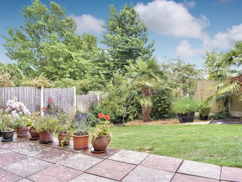 Garden area | Sparrows Nest, Preston, near Weymouth