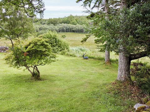 Use of 5&frac12; acres of the owner&rsquo;s grounds | Coelard Farmhouse - Coelard, Appin