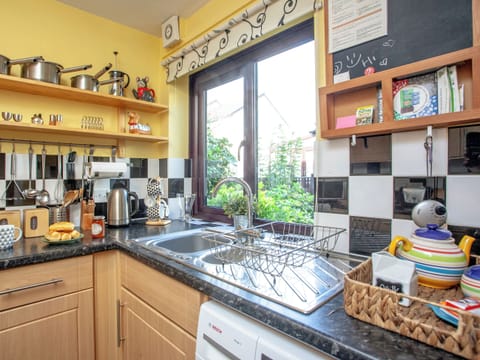 Kitchen | Ted ’n’ Betty’s, Buckfastleigh