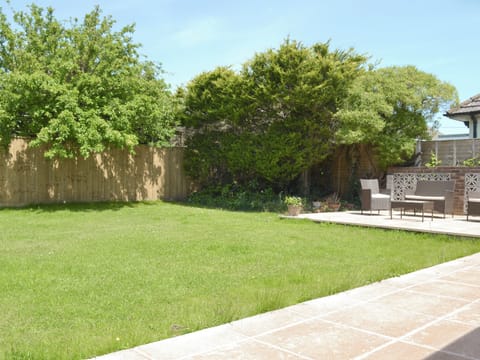 Well maintained lawned garden | Jasper, Broadstone, near Bournemouth