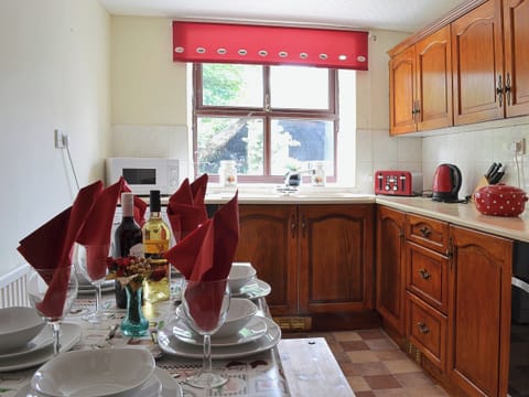 The lovely dining/kitchen | Ty Coch Cottage, Near Aberaeron