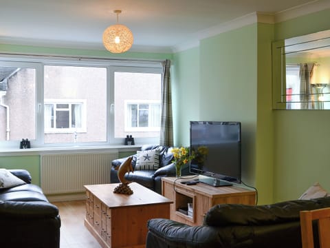 Light and airy living/dining room | Harbour View, Oban