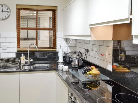 Well-equipped kitchen | High Views, Keswick