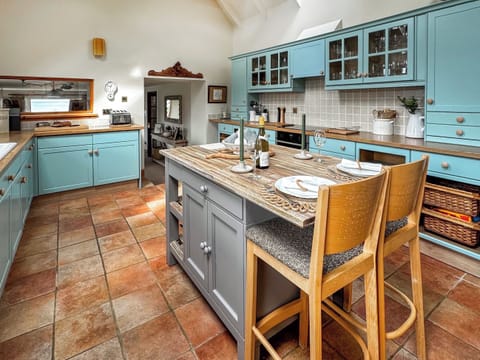 Large kitchen with island | Rubha Lodge, Shieldaig