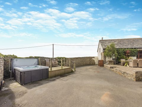 Hot tub | Atlantic House - Smuggler’s Retreat and Atlantic House, Hartland Point