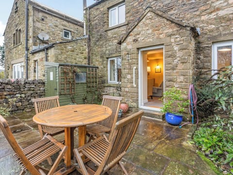 Sitting-out-area | Garsdale Cottage, Grassington, near Skipton