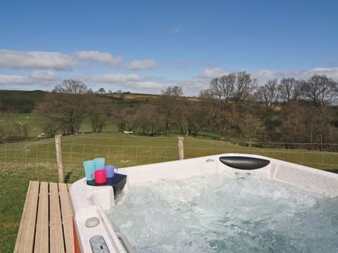 Hot tub | Ithon Bank, Nr. Llandrindod Wells
