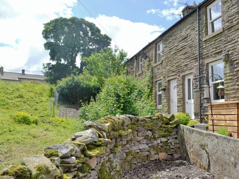 Terraced holiday property | Gardenwell Cottage, Burtersett, near Hawes