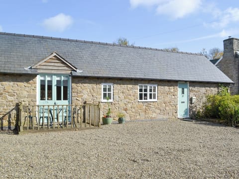 Cosy stone-built holiday home | Walkmill Lodge, Norbury, near Bishop&rsquo;s Castle 