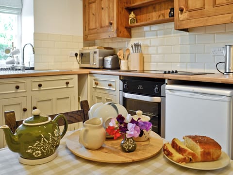 Kitchen/diner | Dylasau Cottage, Nr. Betws-y-Coed