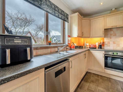 Well appointed kitchen area | Cairn View - Allt Mor Cottages, Aviemore