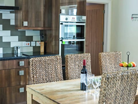 Kitchen/diner | Beudy - Bwlch Y Person Barns, Dihewyd, near Aberaeron