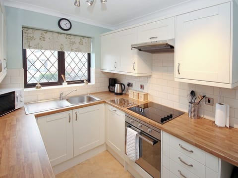 Kitchen | Llamedos, Llandudno