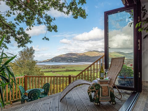 Sitting-out-area | Treetops, Arthog, near Dolgellau