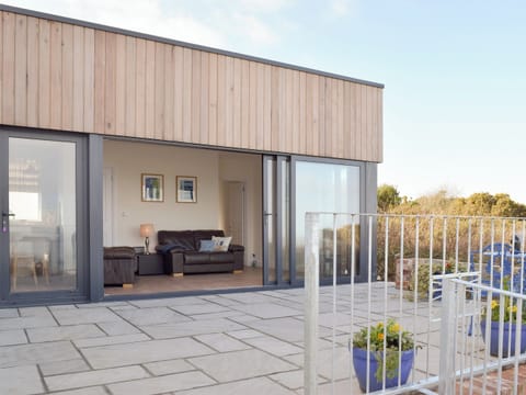 Contemporary holiday home | View at the Peak, Goodwick, near Fishguard