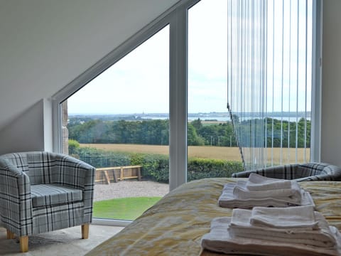 Generous sized double bedroom with en-suite | The Steading - Glenskinno, Montrose