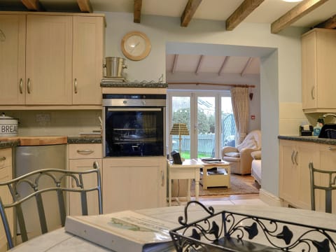 Spacious kitchen/ diner | The Granary - Crwys Farm, Three Crosses, Gower, Swansea